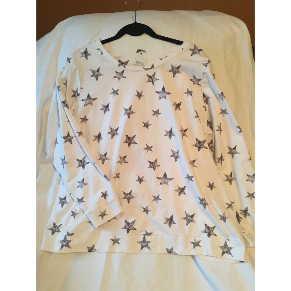 QVC D&Co White With stars sweatshirt Plus 2x. Gray Distressed Stars Print